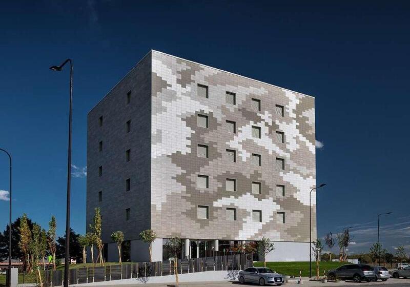 בית מלון כפרי The Cube