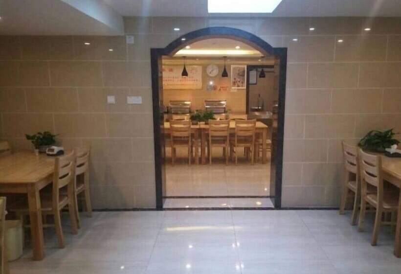 ホテル Vatica Qingdao Licang Xiazhuang Hexie Plaza