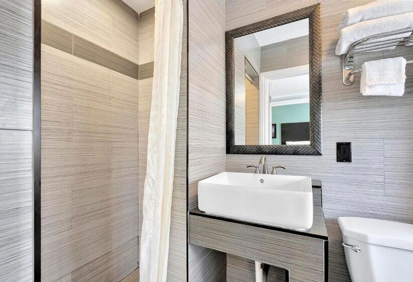 فندق على الطريق Mid City Inn