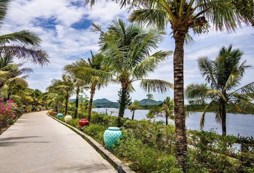 Sankofa Village Hill Resort And Spa