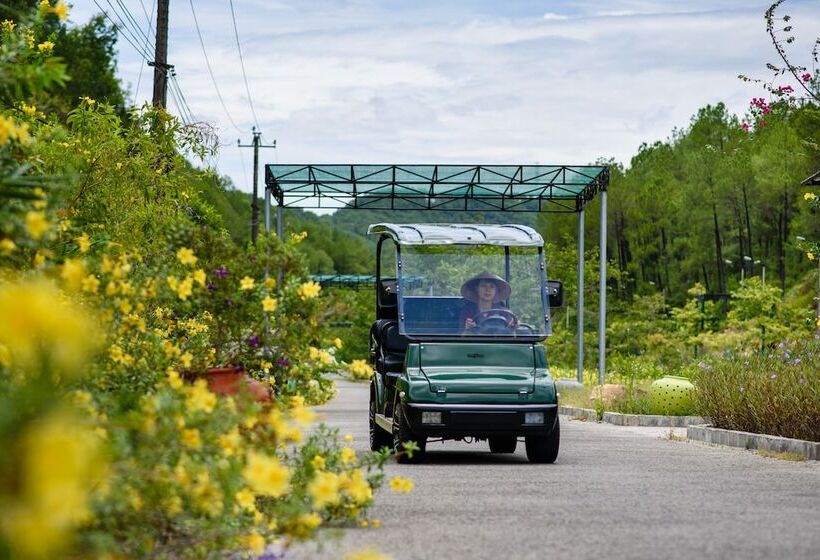 Sankofa Village Hill Resort And Spa