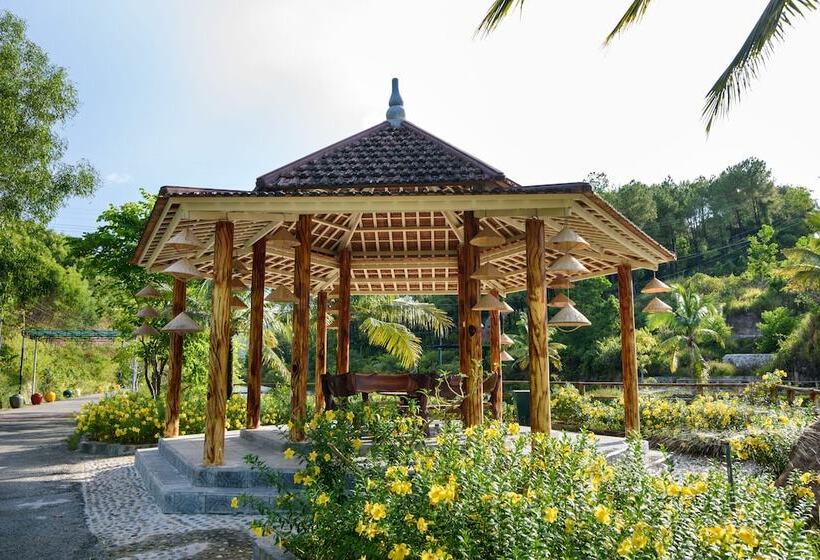 Sankofa Village Hill Resort And Spa