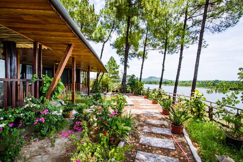 Sankofa Village Hill Resort And Spa