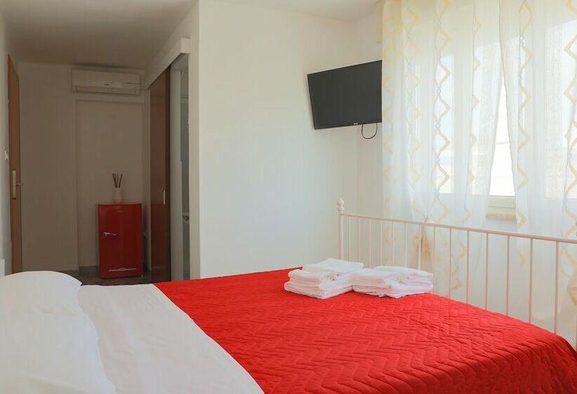 ベッドアンドブレックファースト Bed&bread Piazza  Nzegna