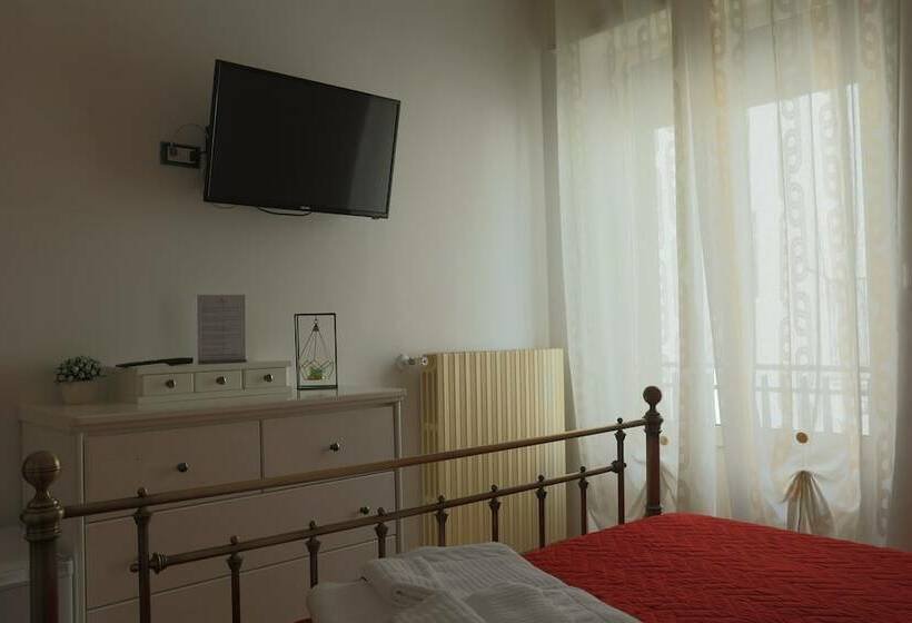 ベッドアンドブレックファースト Bed&bread Piazza  Nzegna