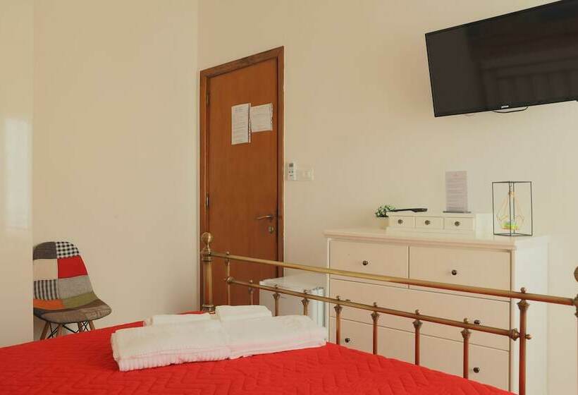 ベッドアンドブレックファースト Bed&bread Piazza  Nzegna