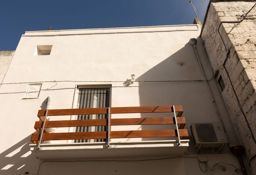 ベッドアンドブレックファースト Bed&bread Piazza  Nzegna