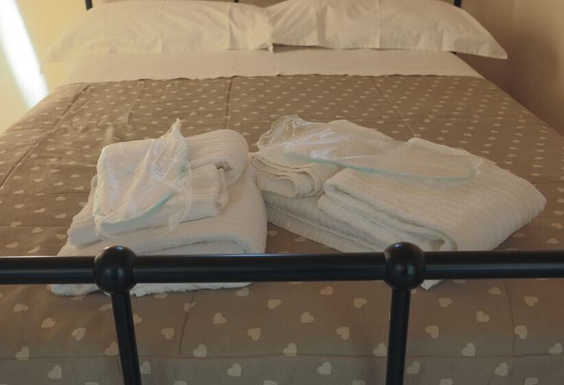 ベッドアンドブレックファースト Bed&bread Piazza  Nzegna