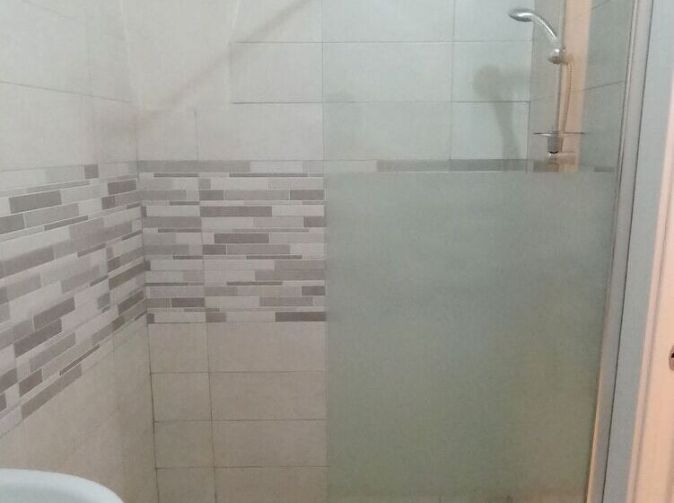 ベッドアンドブレックファースト Bed&bread Piazza  Nzegna