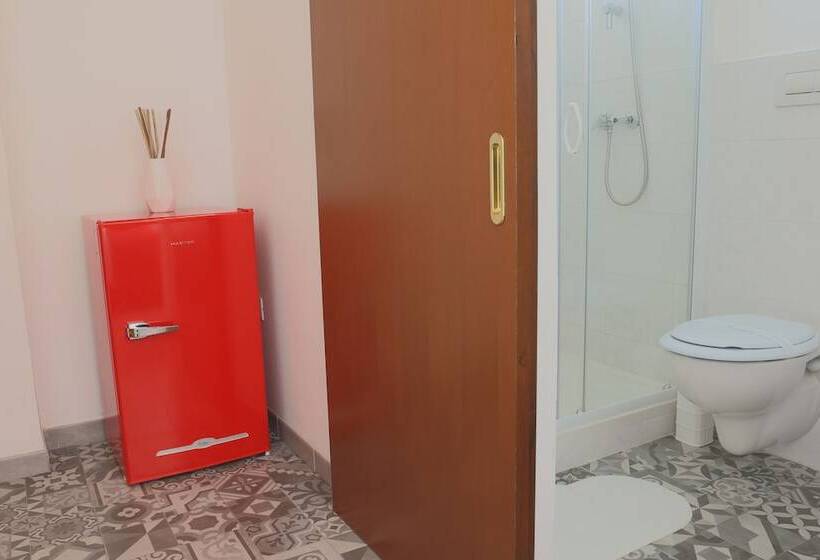 ベッドアンドブレックファースト Bed&bread Piazza  Nzegna