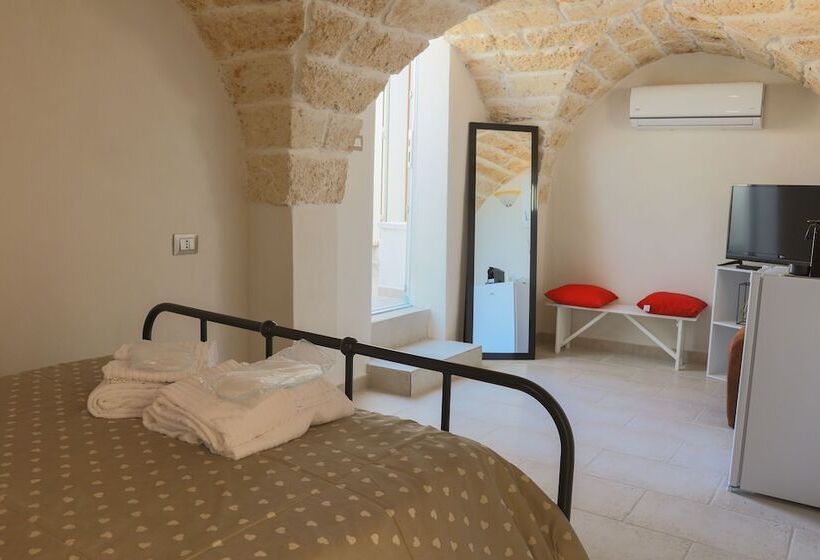 ベッドアンドブレックファースト Bed&bread Piazza  Nzegna