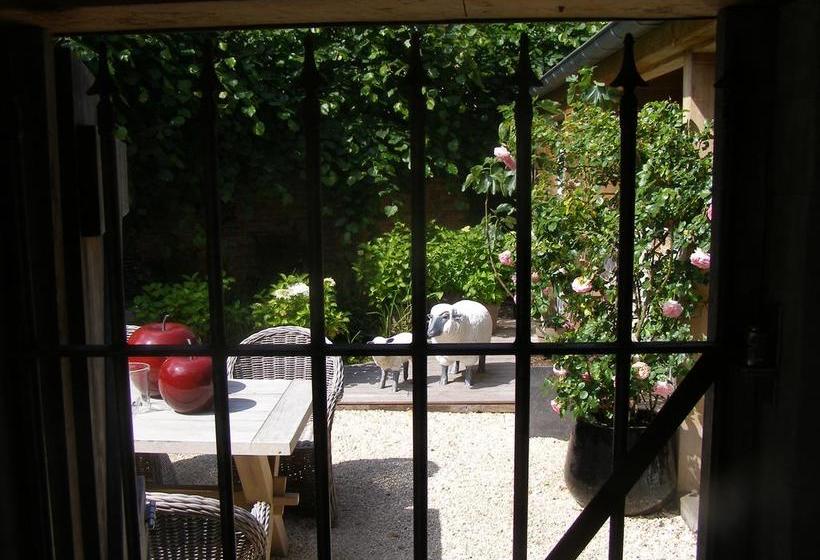 ベッドアンドブレックファースト Huyze Peppins