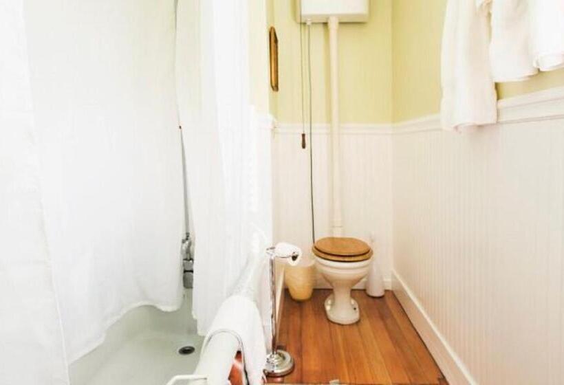 مبيت وإفطار Katys Inn