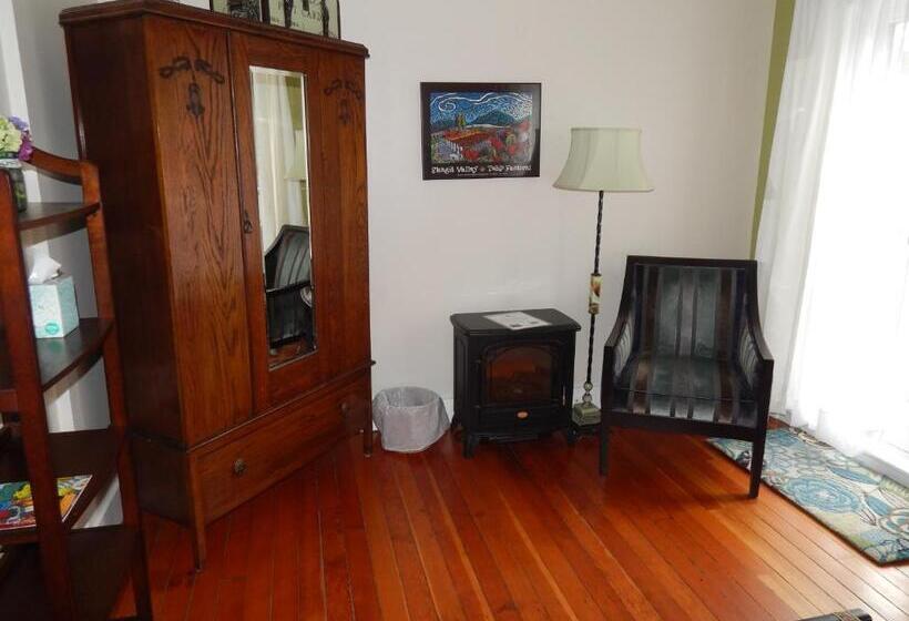 مبيت وإفطار Katys Inn