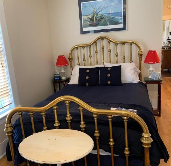 مبيت وإفطار Katys Inn