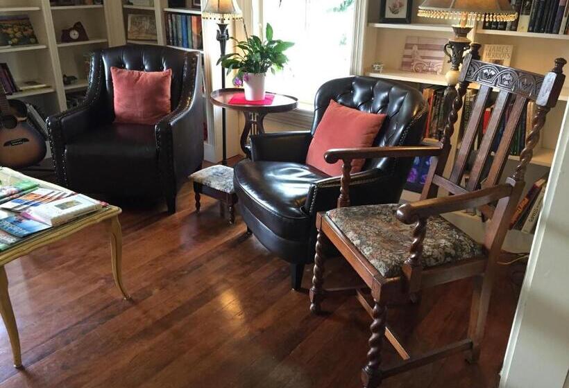 مبيت وإفطار Katys Inn