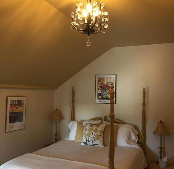 مبيت وإفطار Katys Inn