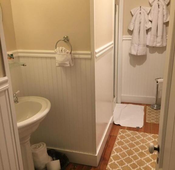 مبيت وإفطار Katys Inn