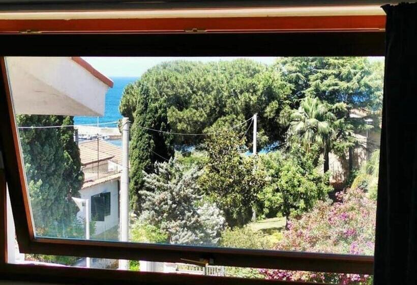 تختخواب و صبحانه L Elisea Maison De Charme