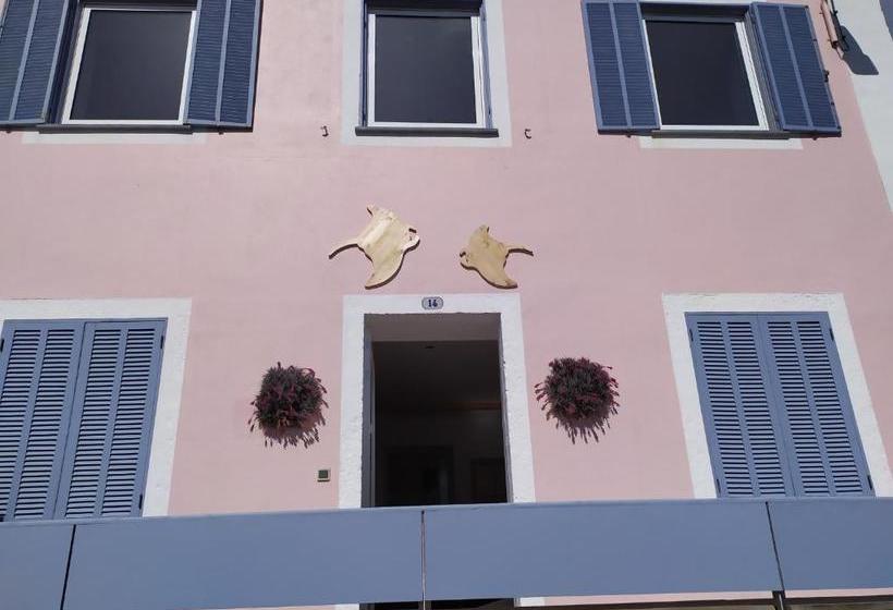 민박 Manta Ray Lodge