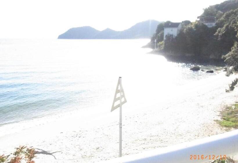 Bed and Breakfast Oyajino Umi