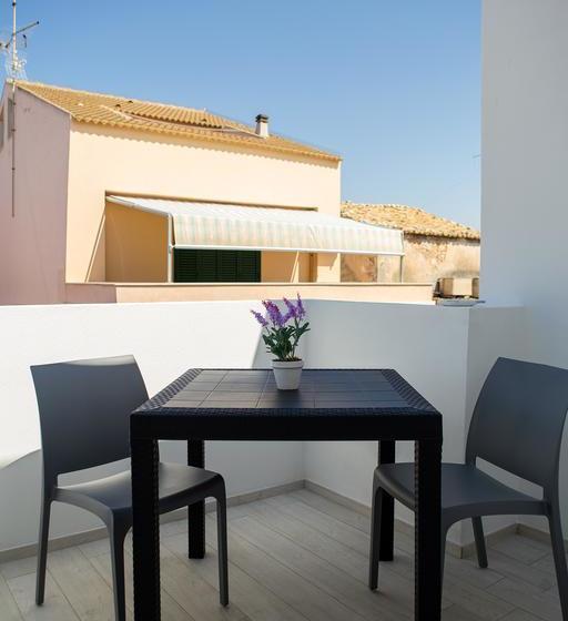 تختخواب و صبحانه Regina's Home