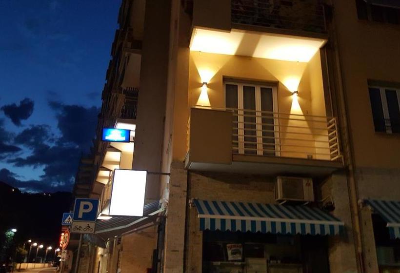 Отель Albergo Aduepassi & Servizio Bike Shuttle