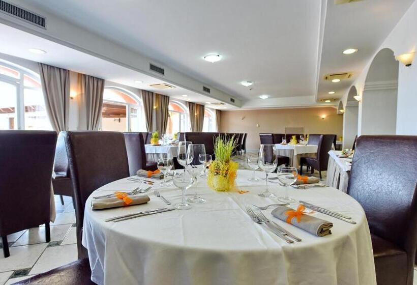 فندق Costa D'oro