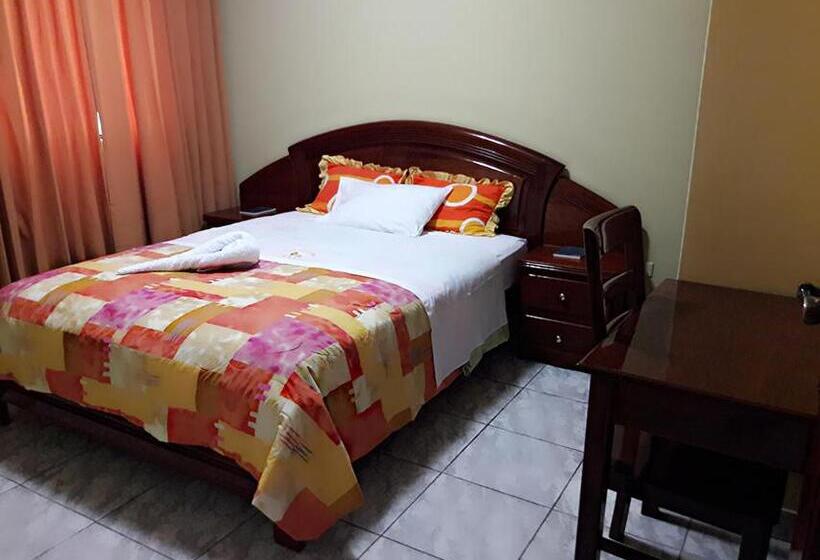 هتل El León De Oro