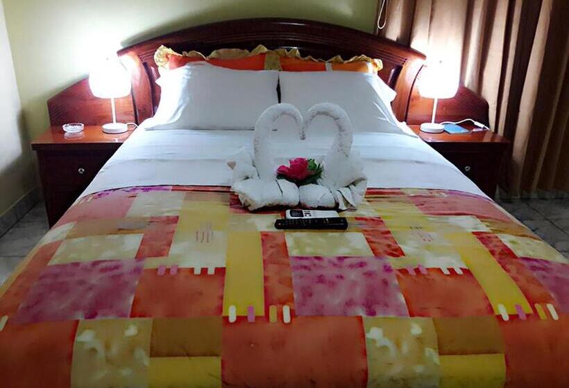 هتل El León De Oro