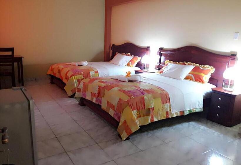 هتل El León De Oro