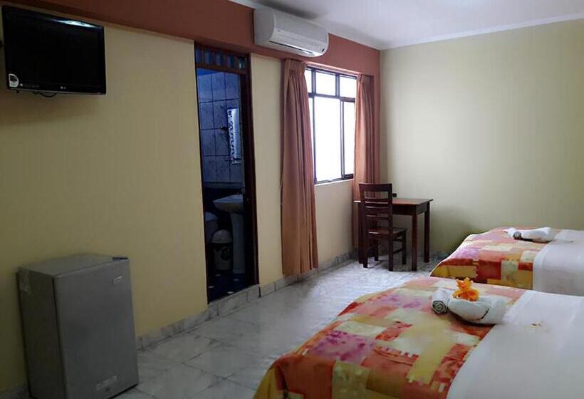 هتل El León De Oro