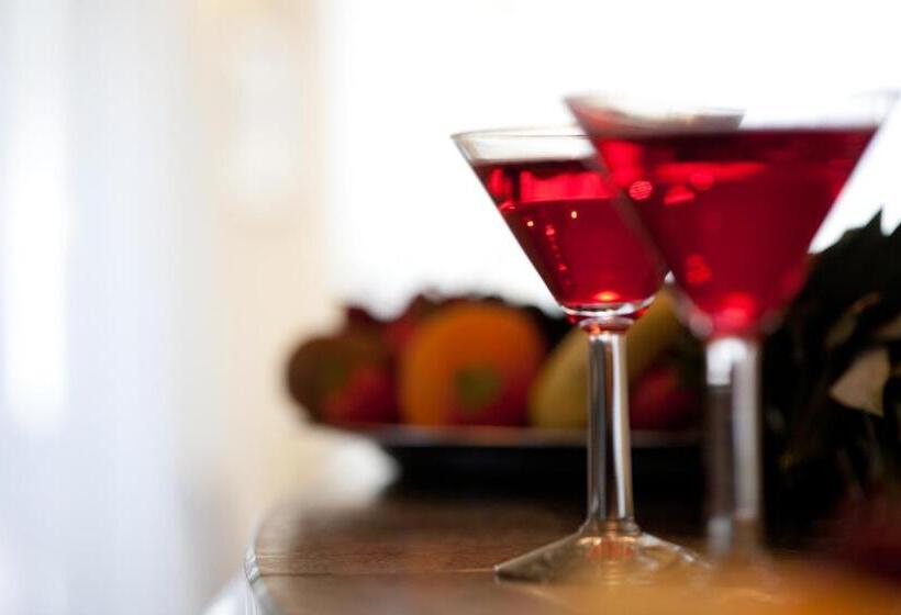 هتل Family Globus