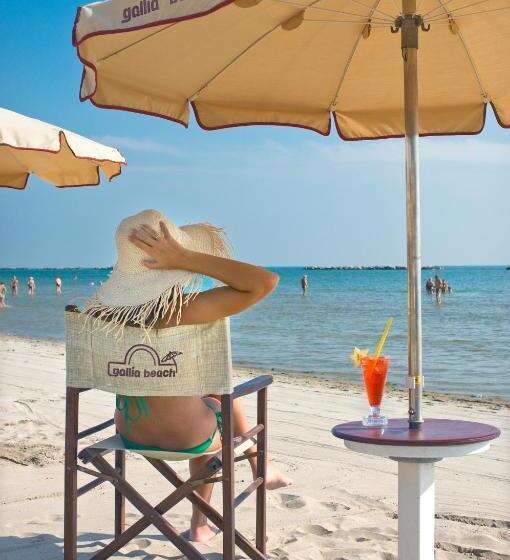 هتل Family Globus