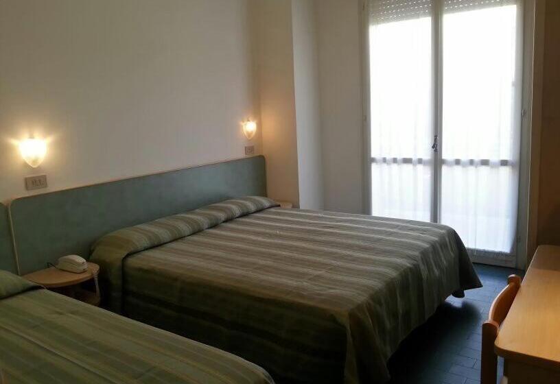 هتل Family Globus