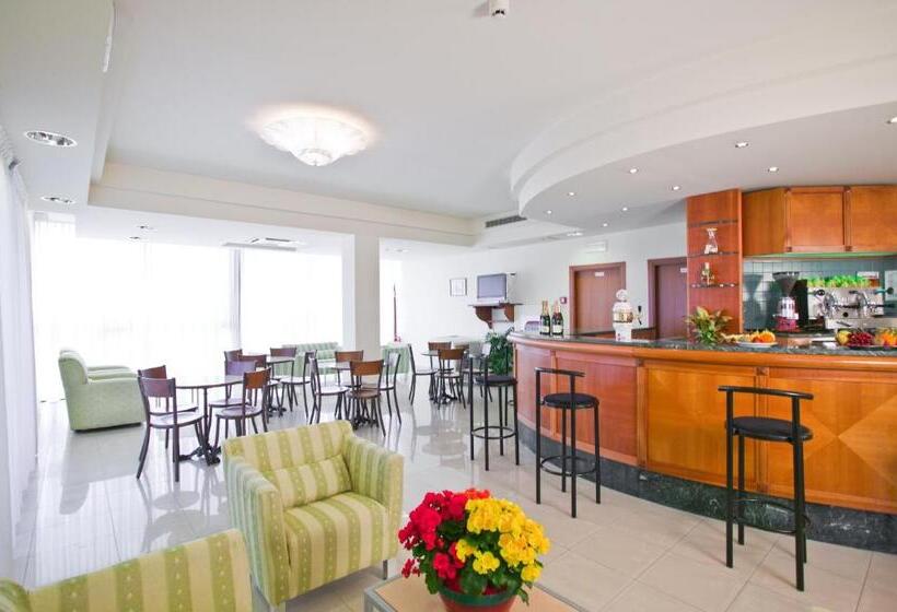 هتل Family Globus