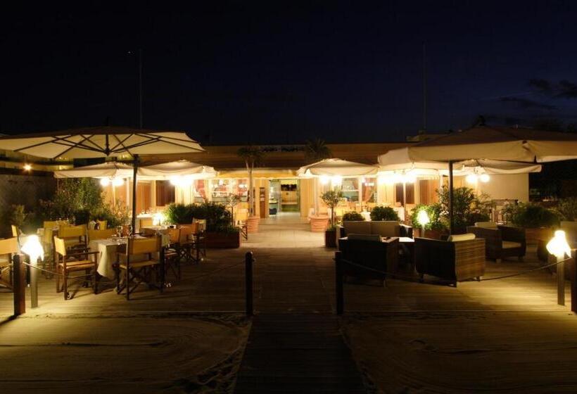 هتل Family Globus