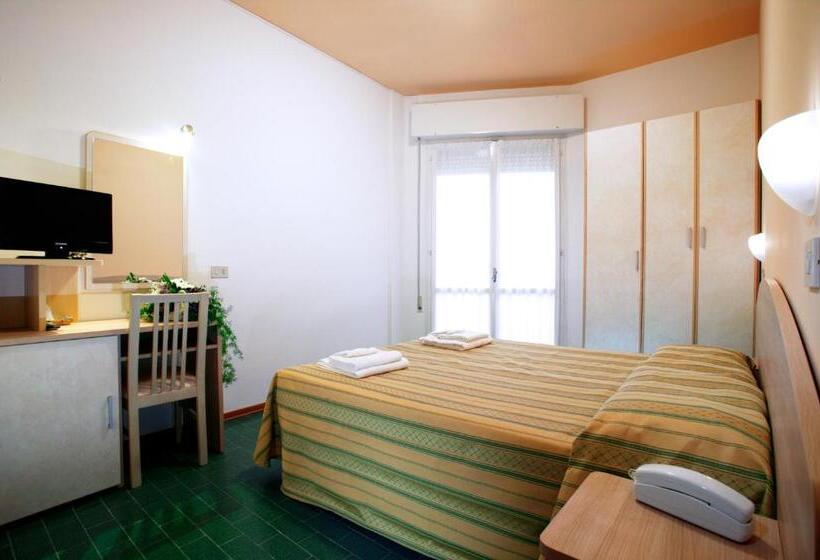 هتل Family Globus