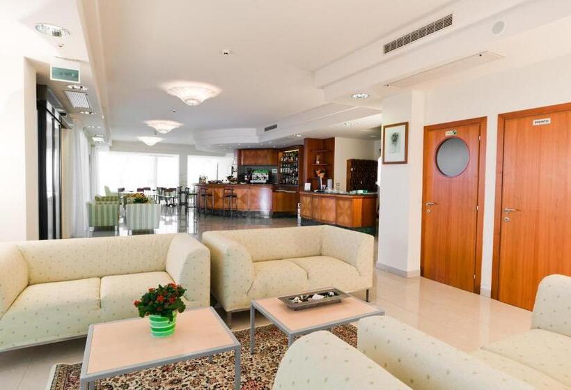 هتل Family Globus