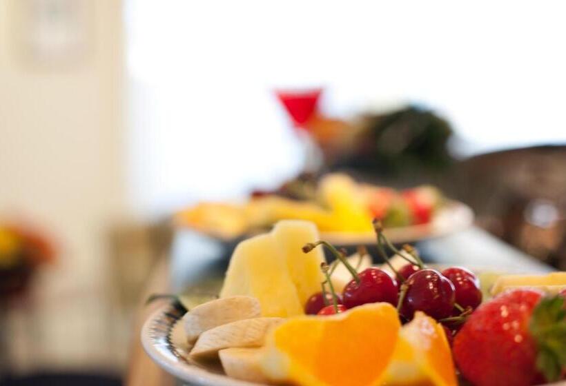 هتل Family Globus