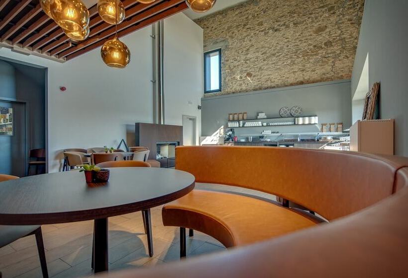 בית מלון כפרי Hôtel Five Nations