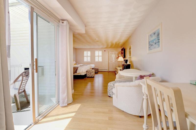 Отель Hamilton Village Inn