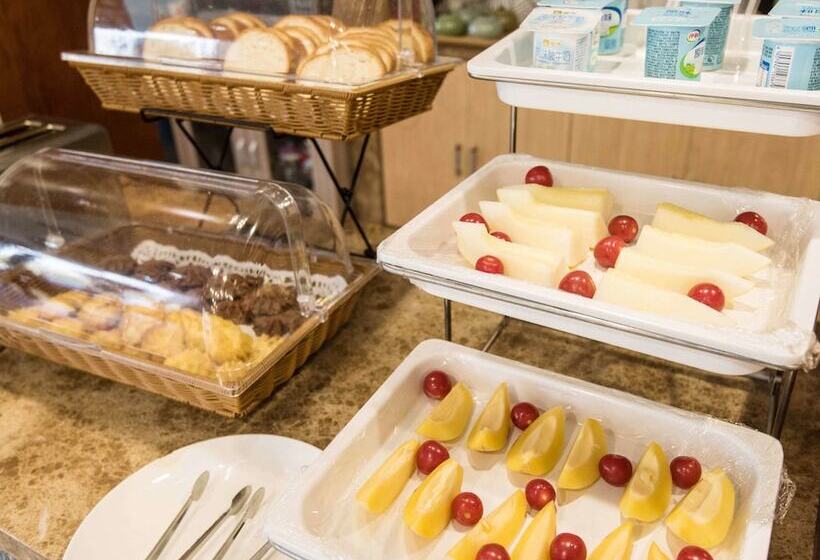 Отель Ibis Zhangye Gov Station