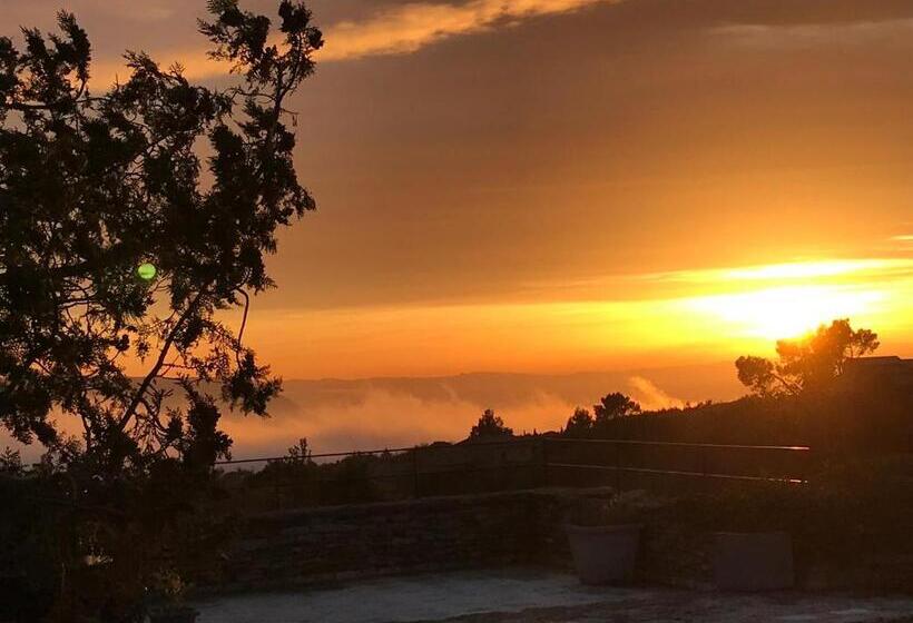 Отель La Borie En Provence