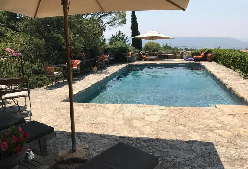 Отель La Borie En Provence