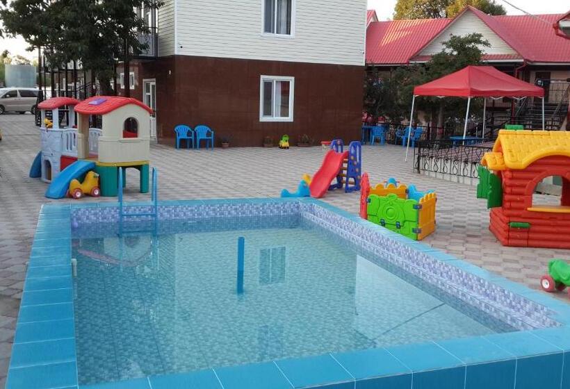 هتل Mini Pansionat Maksat