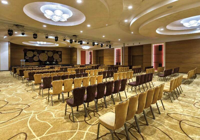 Mövenpick Hotel Du Lac Tunis