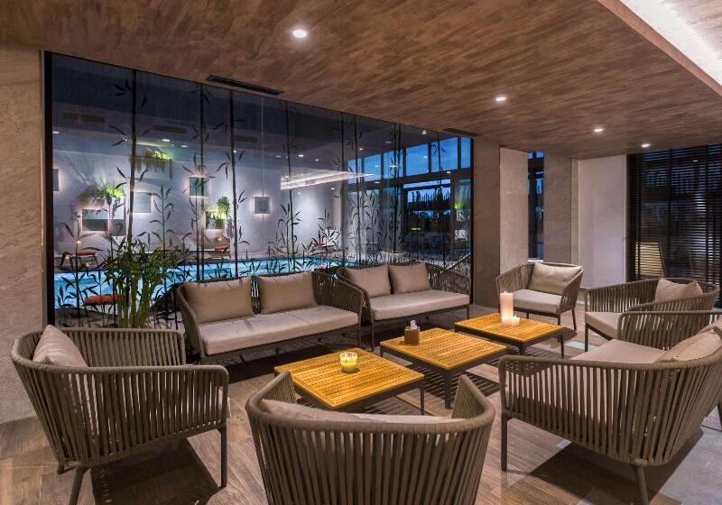 Mövenpick Hotel Du Lac Tunis