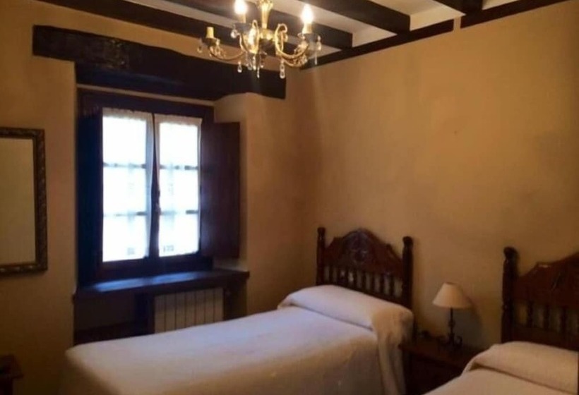 هتل Posada La Casona De Ucieda