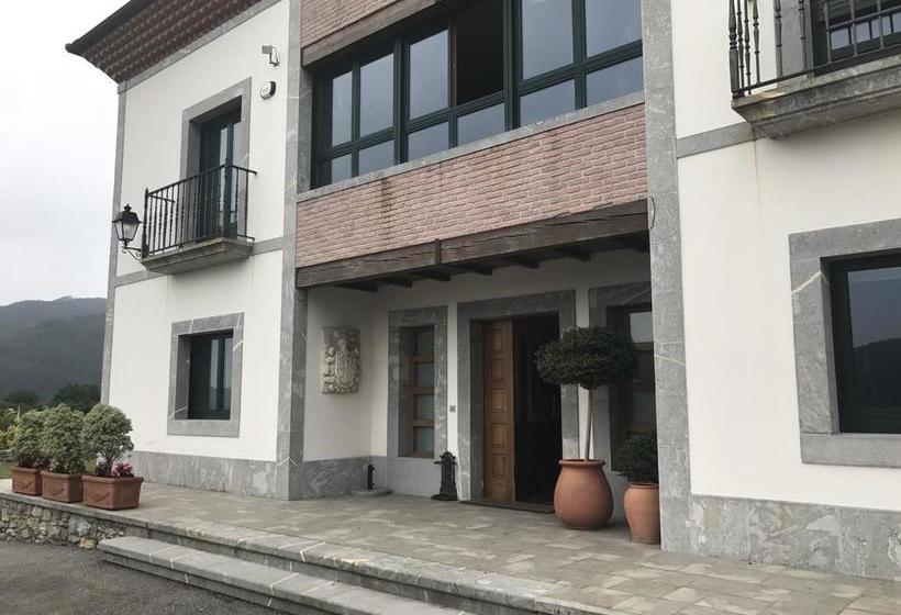 فندق Reina Adosinda